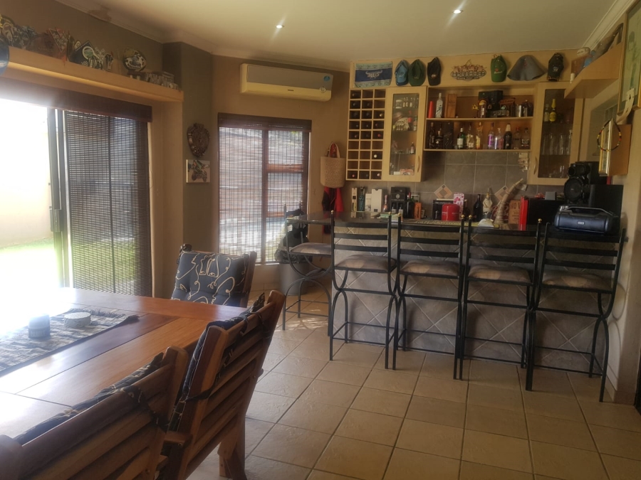 5 Bedroom Property for Sale in Melodie North West